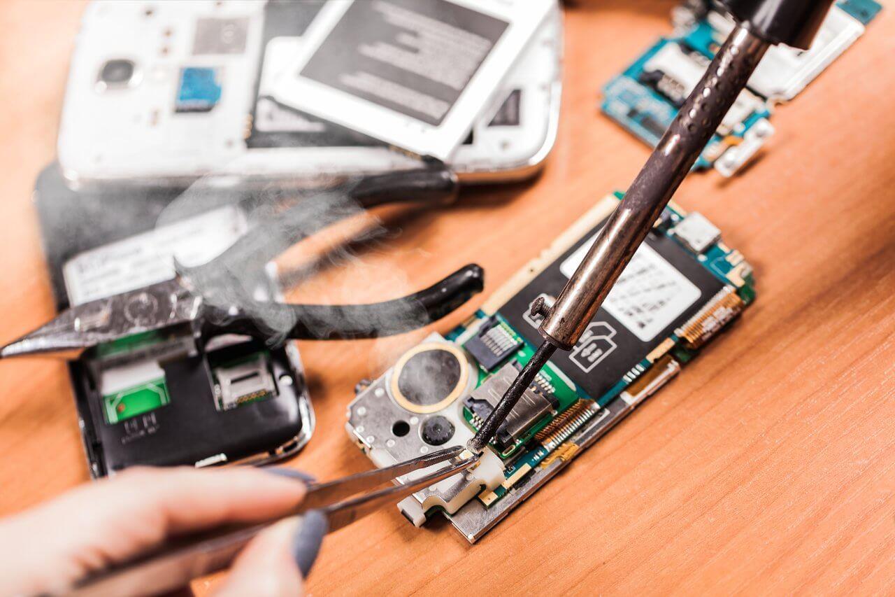What tools are needed for mobile phone repair? 