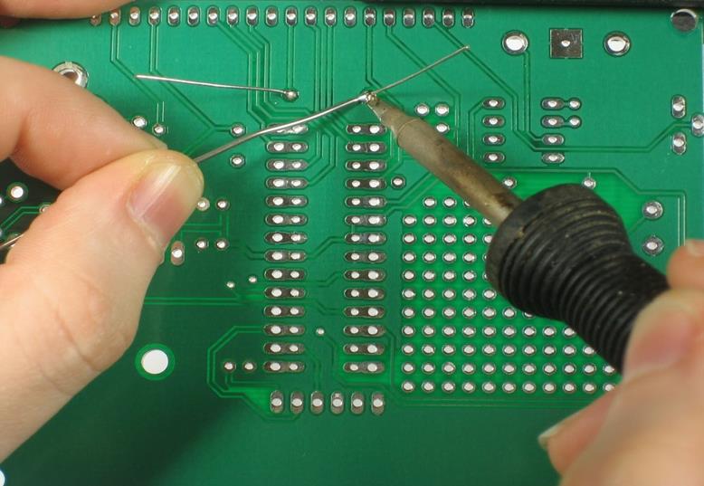 The reason why the soldering iron does not stick to tin?